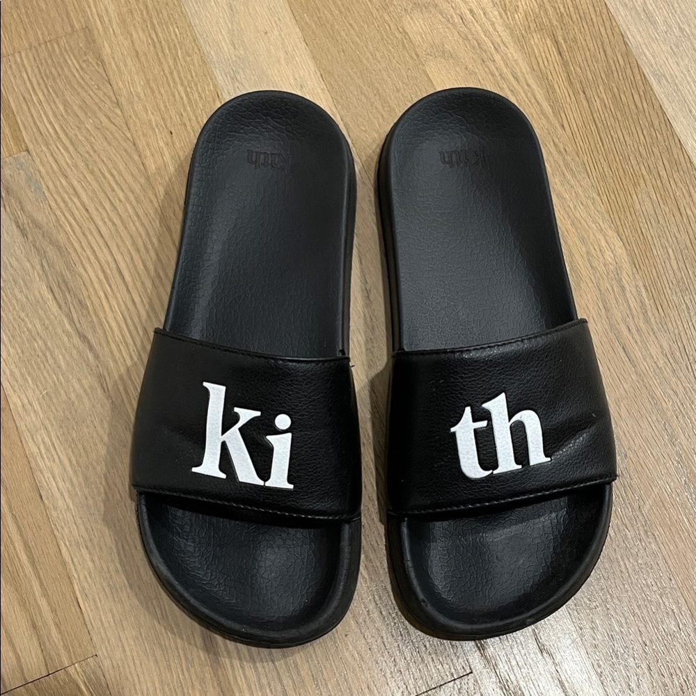 Kith Serif Logo Black Slides Size 10